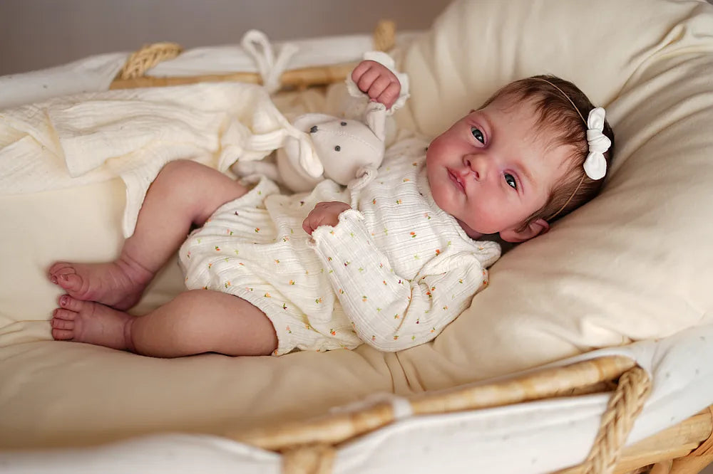 Bebé Reborn Realista  Carla niña con 50cm y 1.800kg